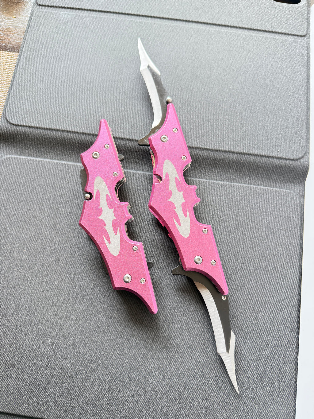 Batman Pink Tactical Knife