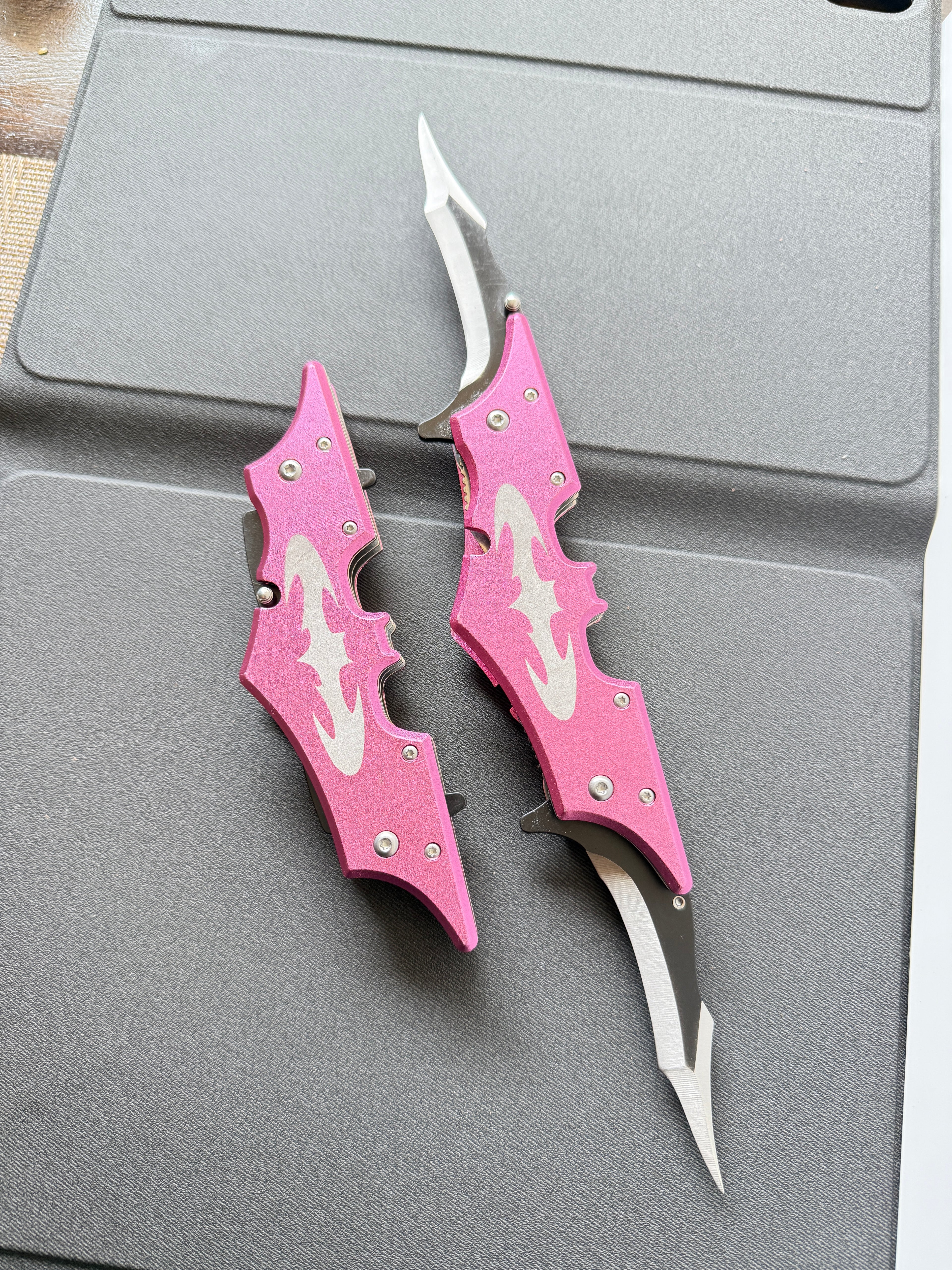 Batman Pink Tactical Knife