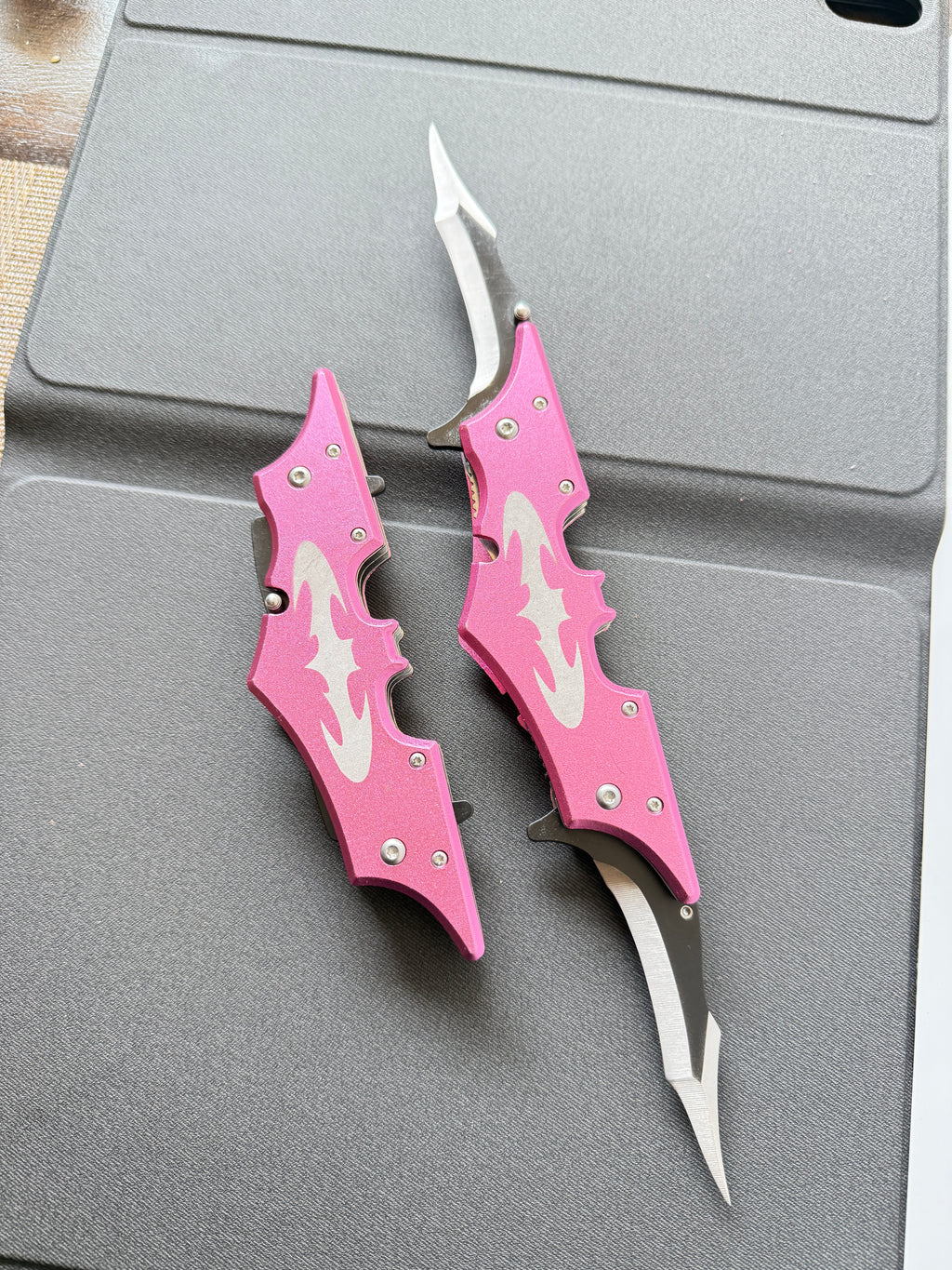 Batman Pink Tactical Knife