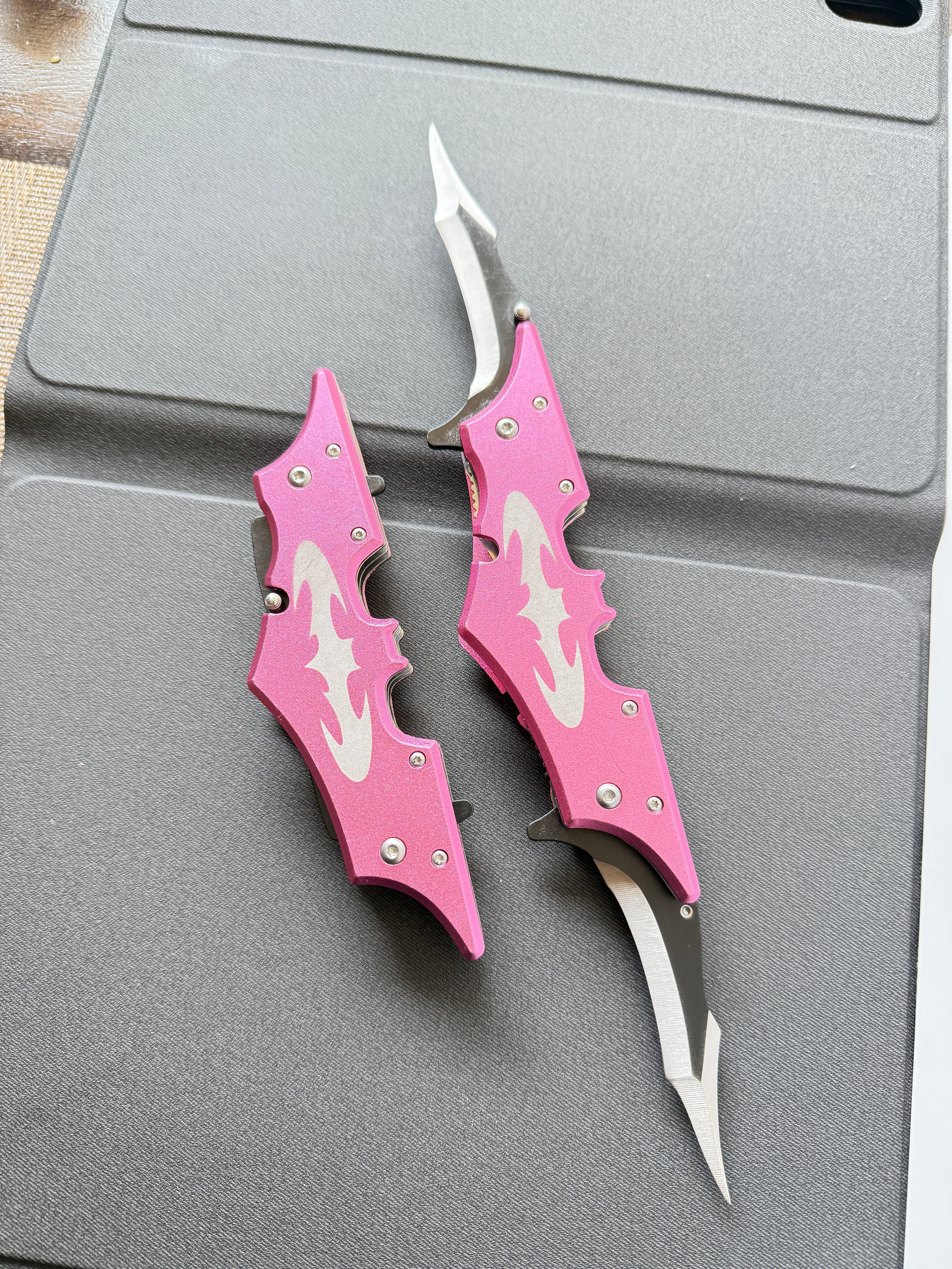 Batman Pink Tactical Knife