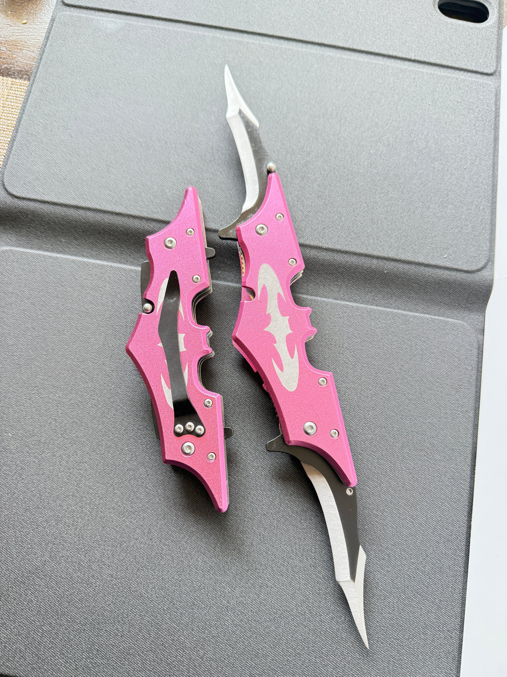 Batman Pink Tactical Knife