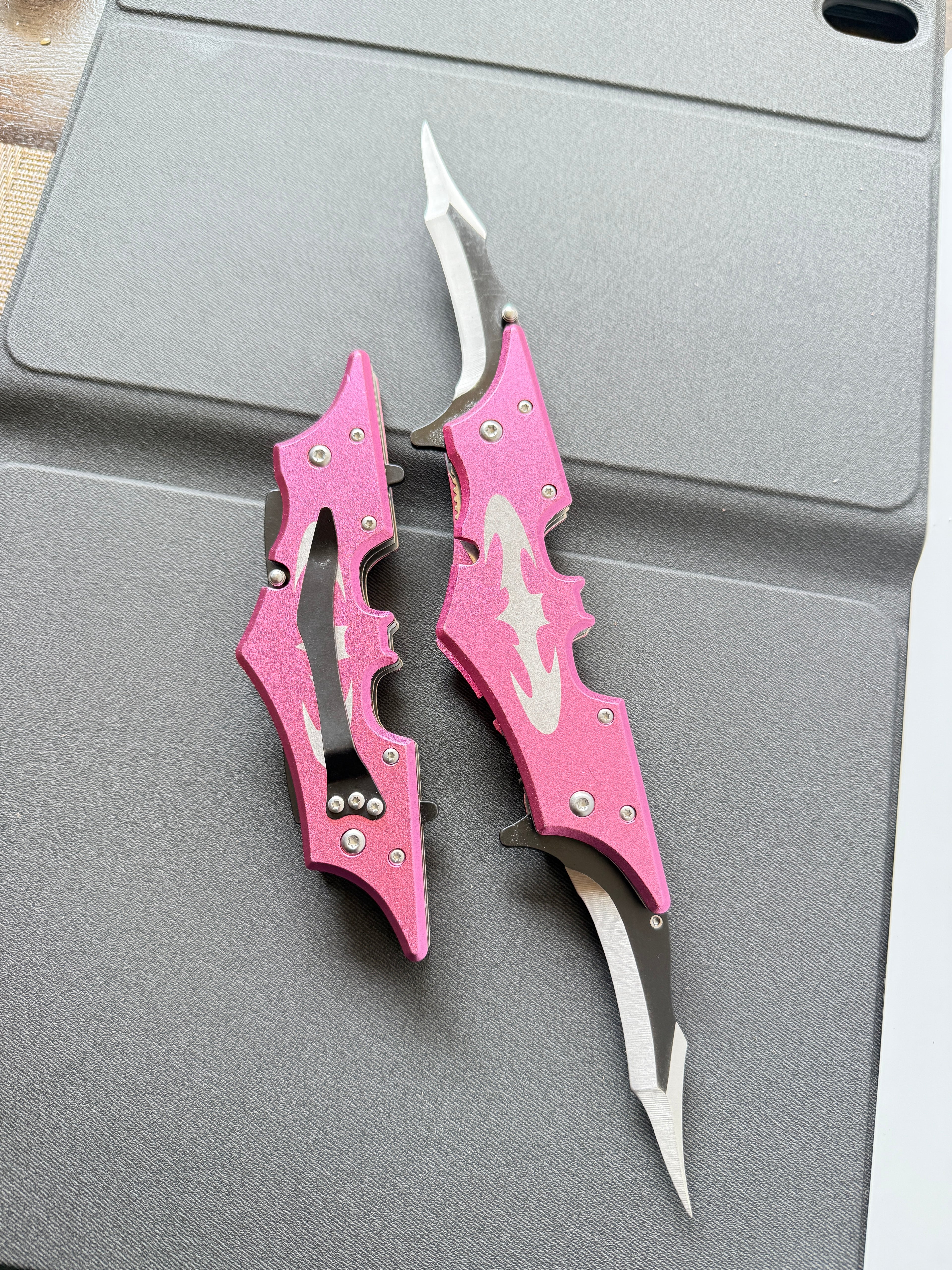 Batman Pink Tactical Knife